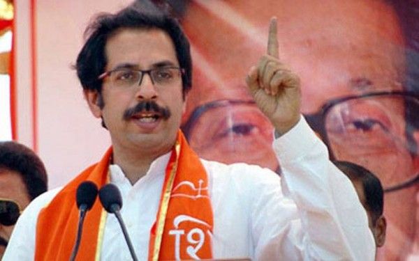 बाल ठाकरे के जाने के बाद उद्धव उनकी तरह का करिश्मा पैदा नहीं कर पा रहे हैं