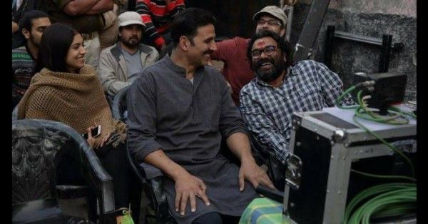 फिल्म 'टॉयलेट' के सेट पर अक्षय कुमार के साथ श्री नारयण सिंह (चेक शर्ट में).