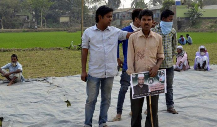 ऑल इंडिया यूनाइटेड डेमोक्रैटिक फ्रंट (AIUDF) के समर्थक एक चुनावी रैली के दौरान. 