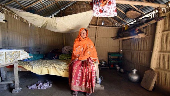 ये मरजीना बीवी हैं. गोपालगारा जिले में रहती हैं. पुलिस ने उन्हें हिरासत में ले लिया था. शक था कि वो बांग्लादेशी शरणार्थी हैं. जबकि मरजीना असमिया हैं. असमी बोलने वाले मुसलमान अक्सर इस गलतफहमी का शिकार होते हैं. 