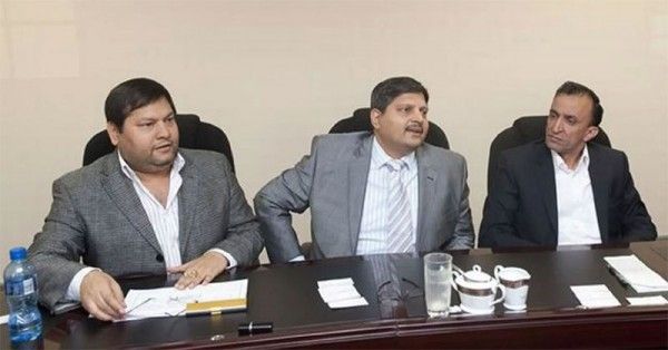 हिंदुस्तान से गए इन तीनों भाइयों ने दक्षिण अफ्रीका में एक साम्राज्य खड़ा कर लिया. ऐसा एंपायर, जिसमें केवल पैसा नहीं था. बल्कि अकूत ताकत भी थी. इतनी पावर कि देश का राष्ट्रपति भी उनकी जेब में था जैसे.
