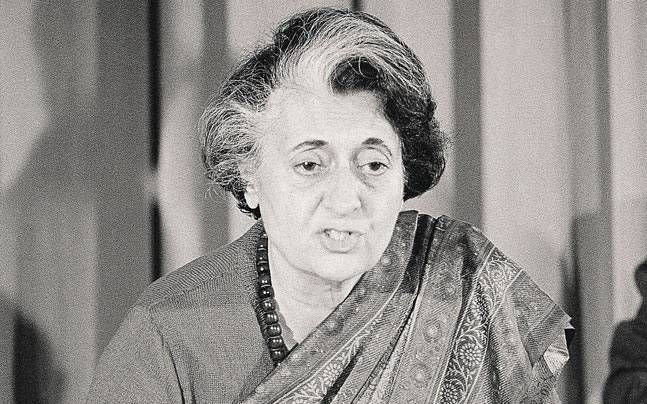 इंदिरा गांधी ने बैंकिंग को सरकारी हाथों में लिया. इन्हीं के आदेश से पीएऩबी निजी से सरकारी हुआ था.