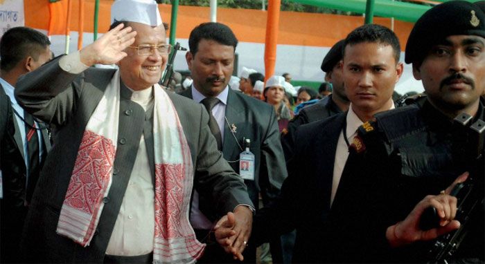 अजमल ने अपने भाषणों में कई बार तरुण गोगोई को निशाना बनाया. उनका कहना था कि जब तक असम में कांग्रेस की कमान गोगोई के हाथों में है, तब तक कांग्रेस 