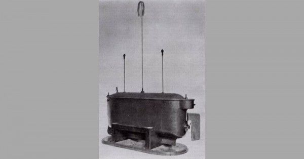 लोग कहते थे हो न हो इस बोट के अंडर ज़रूर एक प्रशिक्षित जानवर है (इमेज - विकिपीडिया)