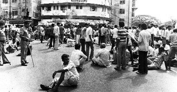 1982 में हड़ताल करते मज़दूरों की एक तस्वीर