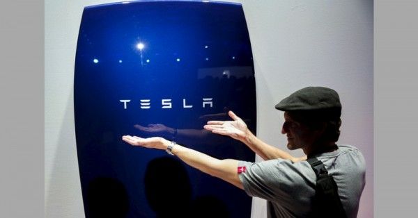 टेस्ला Inc, अमेरिका और विश्व की सबसे बड़ी कंपनियों में से एक है. और इसके सीईओ - एलोन मास्क - कुछ सबसे प्रसिद्ध सीईओज़ में से एक.