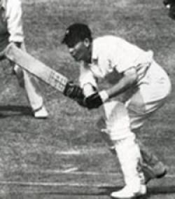 उस मैच के शतकवीर ब्रूस मिशेल.