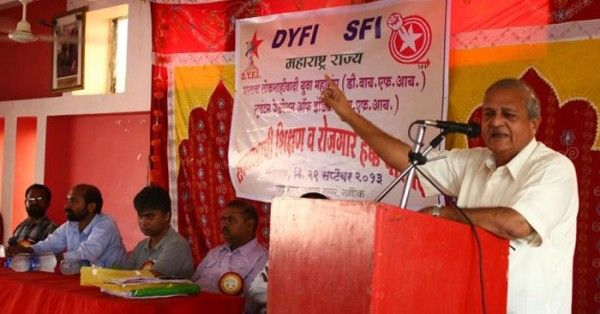 अशोक धवले 4 दशक से उनकी आवाज़ उठा रहे हैं, जो खुद अपना विरोध दर्ज नहीं करा पाते