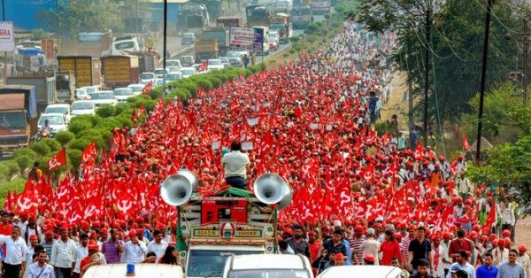 नासिक से मुंबई तक निकाला गया किसानों का लॉन्ग मार्च, जिसकी अगुवाई ऑल इंडिया किसान सभा कर रही थी.
