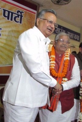 मुख्यमंत्री रमन सिंह के साथ धर्मलाल कौशिक