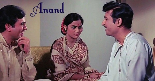 फिल्म 'आनंद' के सेट पर राजेश खन्ना और रमेश देव के साथ सीमा देव.