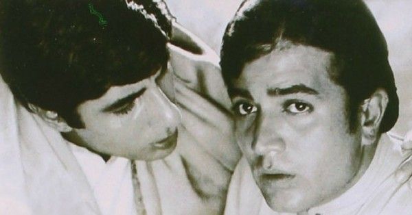 फिल्म 'आनंद' के सेट पर अमिताभ और राजेश खन्ना.