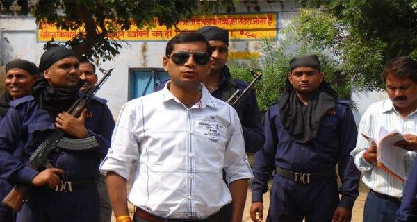 स्पेशल पुलिस टीम के साथ नीरज के पवन