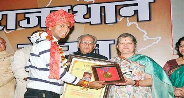 बहुत सारे अवॉर्ड पा चुके थे नीरज