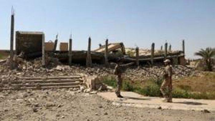 2015 में तिकरित पर कब्जे के लिए इराकी फौज और ISIS के बीच लड़ाई हुई. खबर आई कि ISIS ने इस मकबरे के ऊपर अपने स्नाइपर्स को तैनात कर दिया था. इराकी फौज ने उनके ऊपर बम गिराया और इसी बम ने पूरी इमारत को बर्बाद कर दिया. 