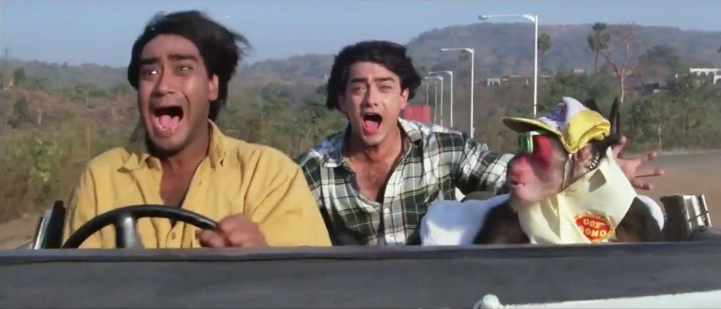 फिल्म "इश्क" का ये सीन नहीं भूले होंगे. अजय और आमिर के साथ इसमें नजर आ रहा है बॉन्ड 007 बंदर भी जो दो पहियों पर गाड़ी चला लेता है.