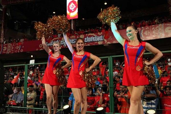 RCB की चीयरलीडर्स.