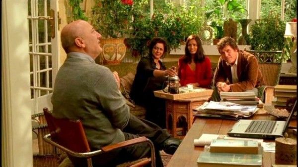 'यू विल मीट अ टॉल डार्क स्ट्रेंजर' में दिया के किदार के पिता का रोल अनुपम खेर ने किया.