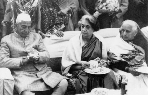 इंदिरा गांधी के साथ चरण सिंह और गायत्री देवी.