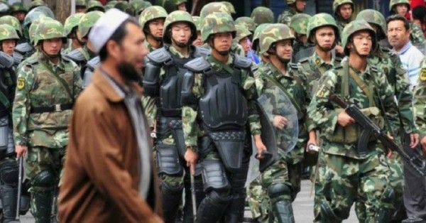 चीन ने शीनज़्यांग प्रांत में बड़े पैमाने पर 'आतंकरोधी' कार्रवाई की है.