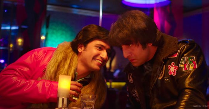 फिल्म के मेकर्स का कहना है कि उनके दोस्त का जो रोल विकी कौशल कर रहे हैं, वो उनके करीबी दोस्तों को मिलाकर बनाया गया है. यूएस में रहने व वाले परेश नाम के एक शख्स संजय के खासे करीबी माने जाते हैं.