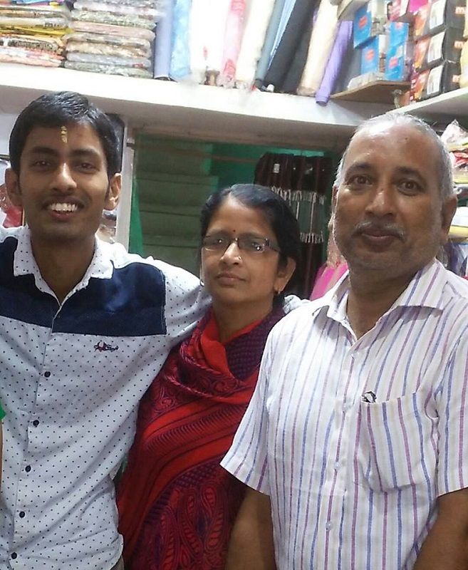 मम्मी पापा के साथ पीयूष