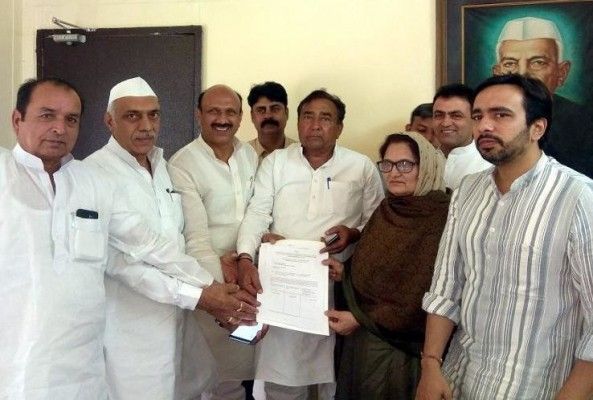 तबस्सुम रालोद की टिकट पर लड़ रही हैं.