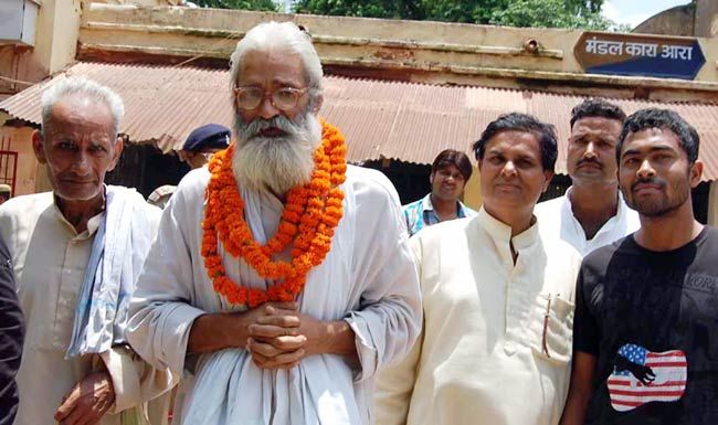 जेल से निकलने के बाद ब्रह्मेश्वर मुखिया राजनीति में पैर जमाने की कोशिश में लगे हुए थे 