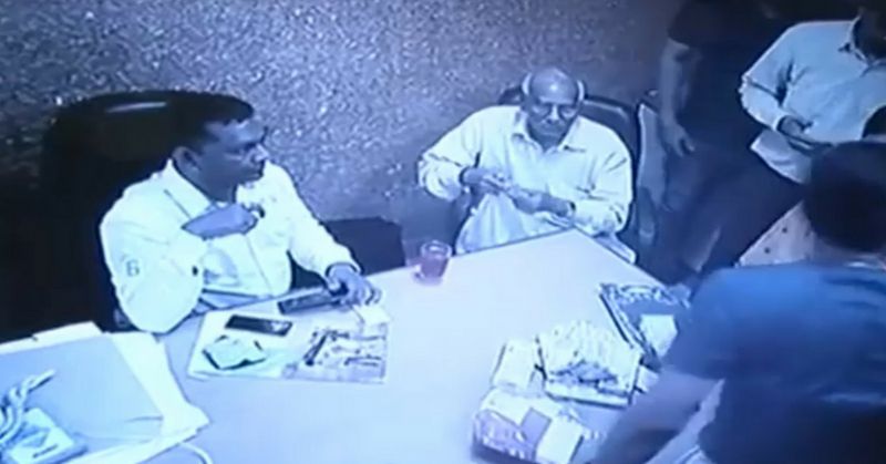 गिरफ्तारी के दौरान पच्चीस लाख रुपये और अन्य कागज़ात जब्त किए गए. 