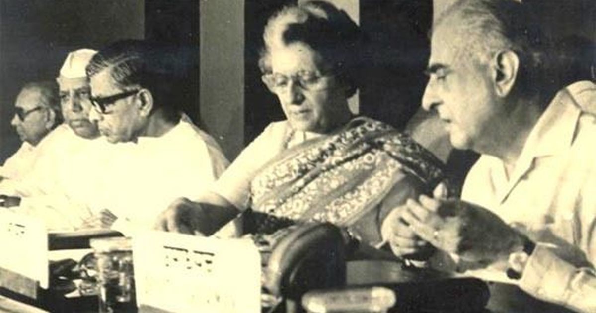 किसी दौर में इंदिरा के हर फैसले पर हक्सर की छाया दिखाई देती थी.