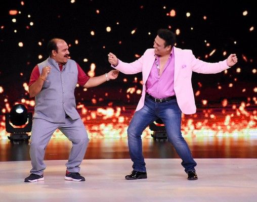 गोविंदा के साथ नाचते अंकल.