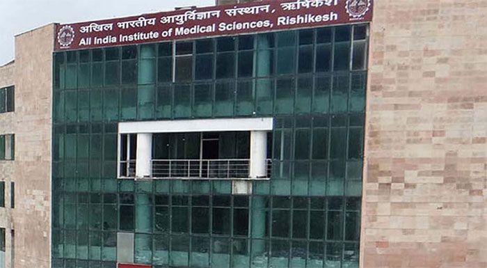 दिल्ली के अलावा भोपाल, भुवनेश्वर, रायपुर, जोधपुर, पटना और रिषिकेश में भी एम्स हैं. 