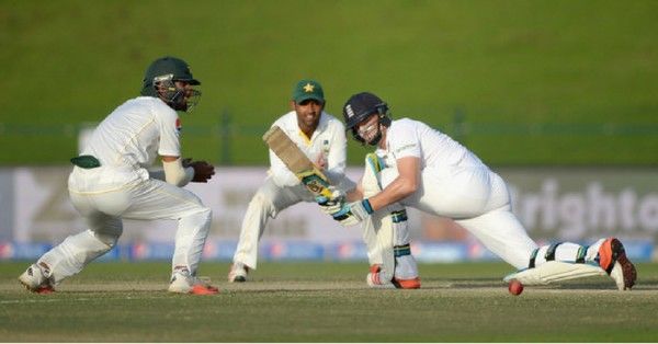 पाकिस्तान के विरुद्ध बल्लेबाजी करते बटलर.