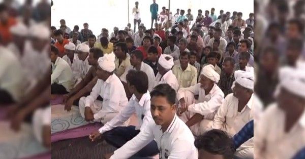 ठाकोर समुदाय के लोगों ने मीटिंग कर घटना का विरोध दर्ज करवाया.