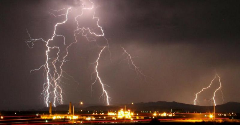 बिजली का गिरना संयोग (दुर्योग) है, बिजली का दोबारा गिरना तो और भी बड़ा संयोग है.