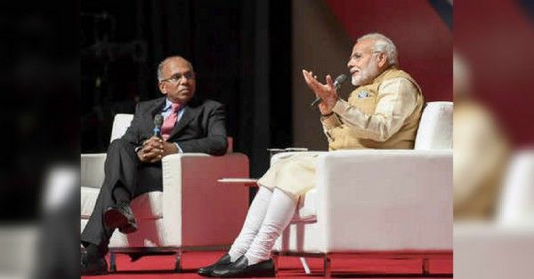 सिंगापुर की एनटीयू में सवालों का जवाब देते मोदी.