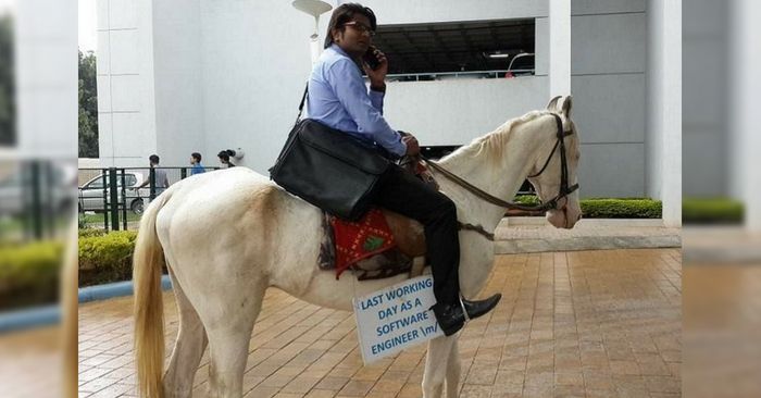 ऑफिस की फॉर्मल ड्रेस पहन घोड़े से पहुंचे रूपेश.