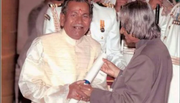 मैथिली के प्रख्यात कवि विलट पासवान की कविताओं को आज भी लोग याद करते हैं.