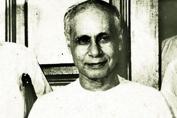 कहते हैं कि प्रणब मुखर्जी ने अजय मुखर्जी को ये आइडिया दिया था. कि वो कांग्रेस को सत्ता से दूर करने के लिए गठबंधन सरकार बनाने का विकल्प चुनें.