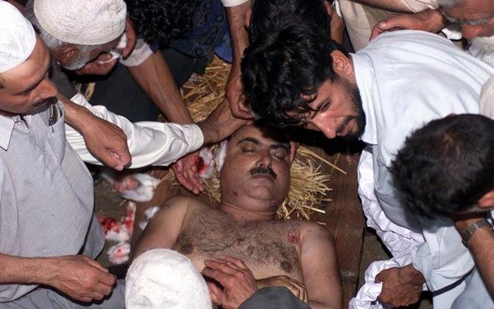 कुका मारा गया. जिस नाम से कश्मीर खौफ खाता था, आतंकवादी डरते थे, वो बड़ी आसानी से मर्डर कर दिया गया. वो भी उसके अपने गढ़ हाजिन में (फोटो: रॉयटर्स)