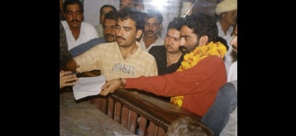 विधायकी का पर्चा जमा करने गए हनुमान बेनीवाल.