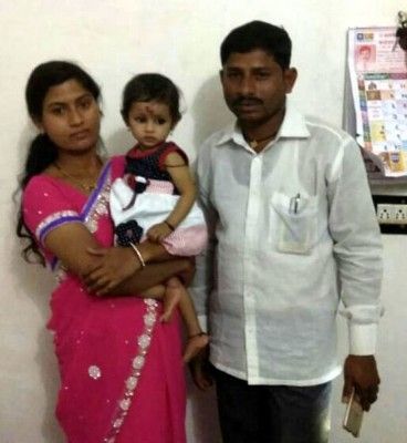 अनिल, स्वाति और उनकी बच्ची आस्था