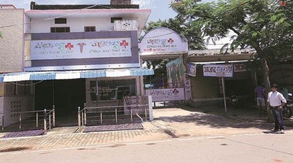 गोरखपुर में डॉ. कफील का अपना अस्पताल भी है. (फोटो : Indian Express)