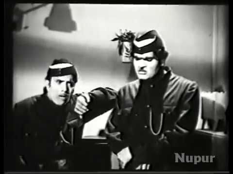 'पांडू हवलदार' में दादा कोंडके और अशोक सराफ.