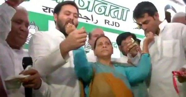 लालू के जन्मदिन पर राबड़ी के साथ दोनों बेटे