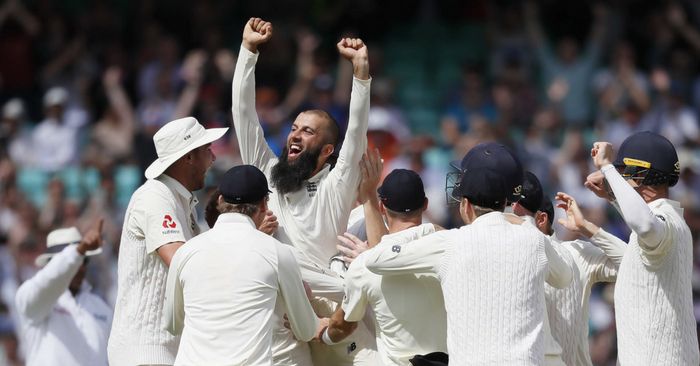 मोइन की मां इंग्लैंड की हैं जबकि उनके पापा पाकिस्तानी मूल के हैं. मोइन इंग्लैंड में ही पैदा हुए और वहीं पले-बढ़े हैं.