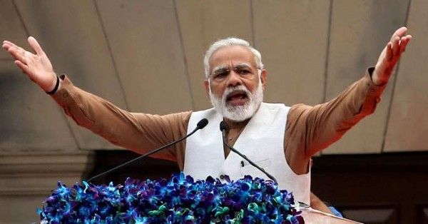 रैली संबोधित करते पीएम मोदी.