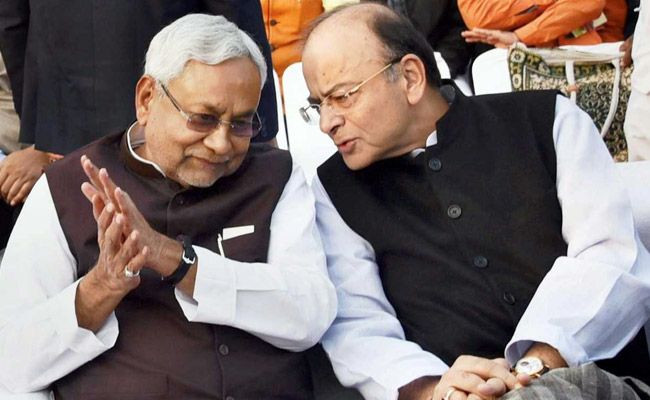 नीतीश कुमार अरुण जेटली को कभी नहीं भूल सकते. और यही वजह है कि वो केंद्र सरकार पर भले ही कुछ कहें, जेटली और उनके काम को वो हमेशा सराहते रहे हैं.