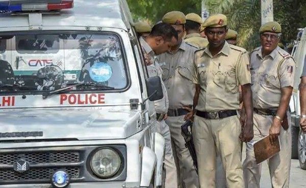 दिल्ली पुलिस ने जांच शुरू कर दी है.