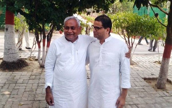 प्रशांत किशोर ने ही जदयू और राजद को मिलाया था और बिहार में बहार के नारे के साथ नीतीश को सत्ता में वापस लेकर आए थे. अब एक बार वो फिर से सक्रिय दिखने लगे हैं.